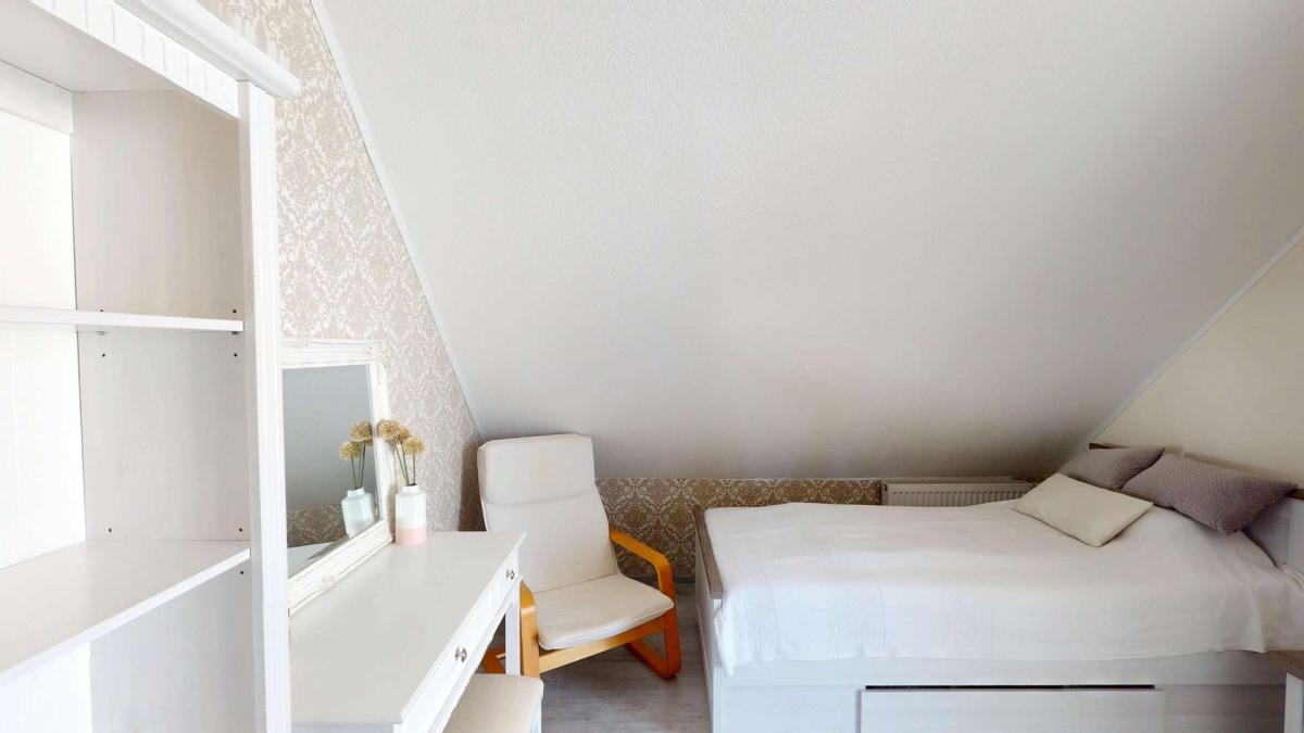 Schlafzimmer 6